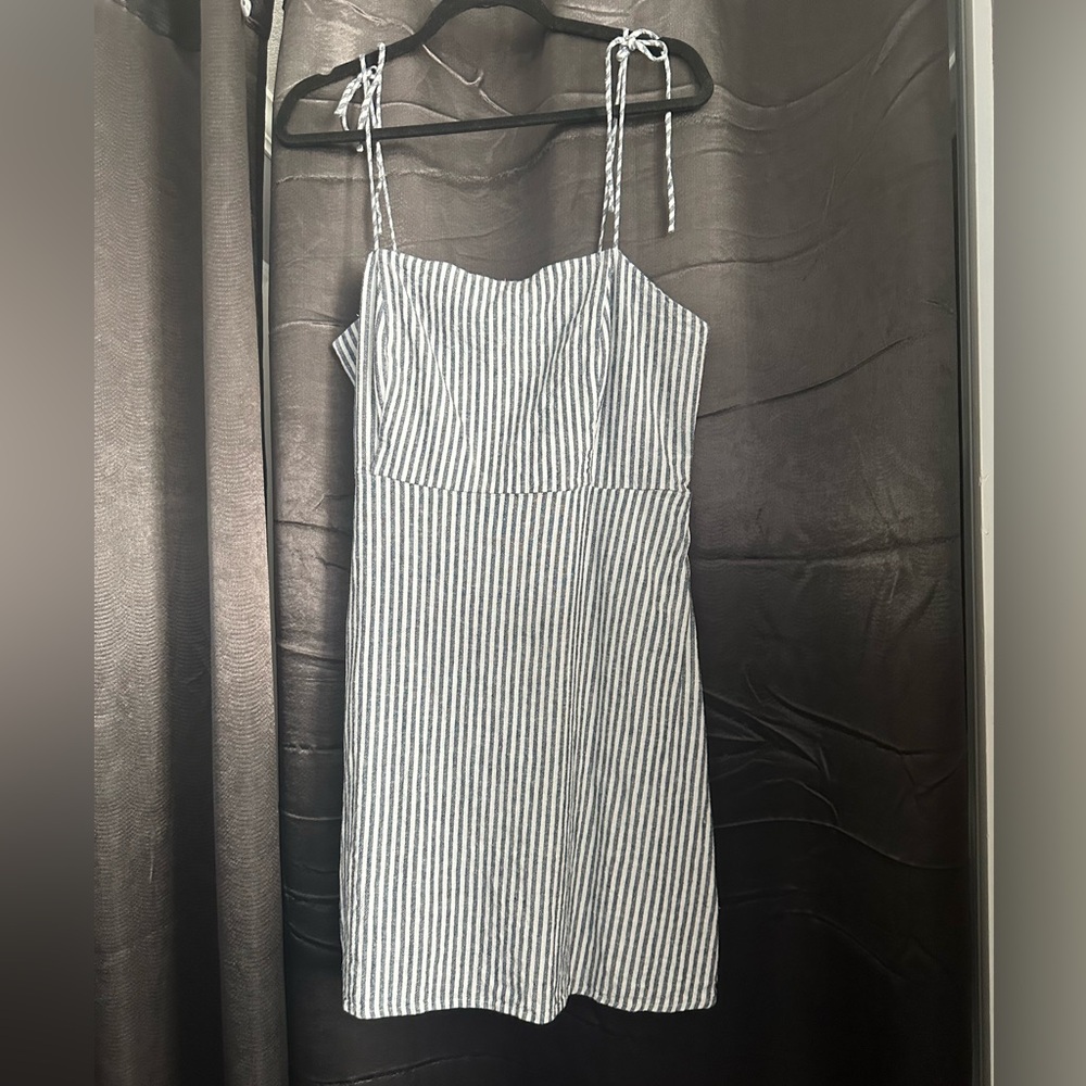 🌻🌻 3 for $15.00 Old Navy Black and White Spaghetti Strap Mini Dress / Pockets